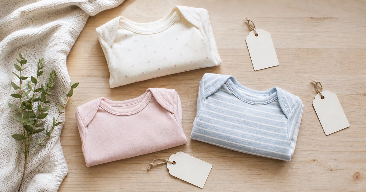 出産準備でいらなかったもの｜ベビー服フラットレイのサムネイル